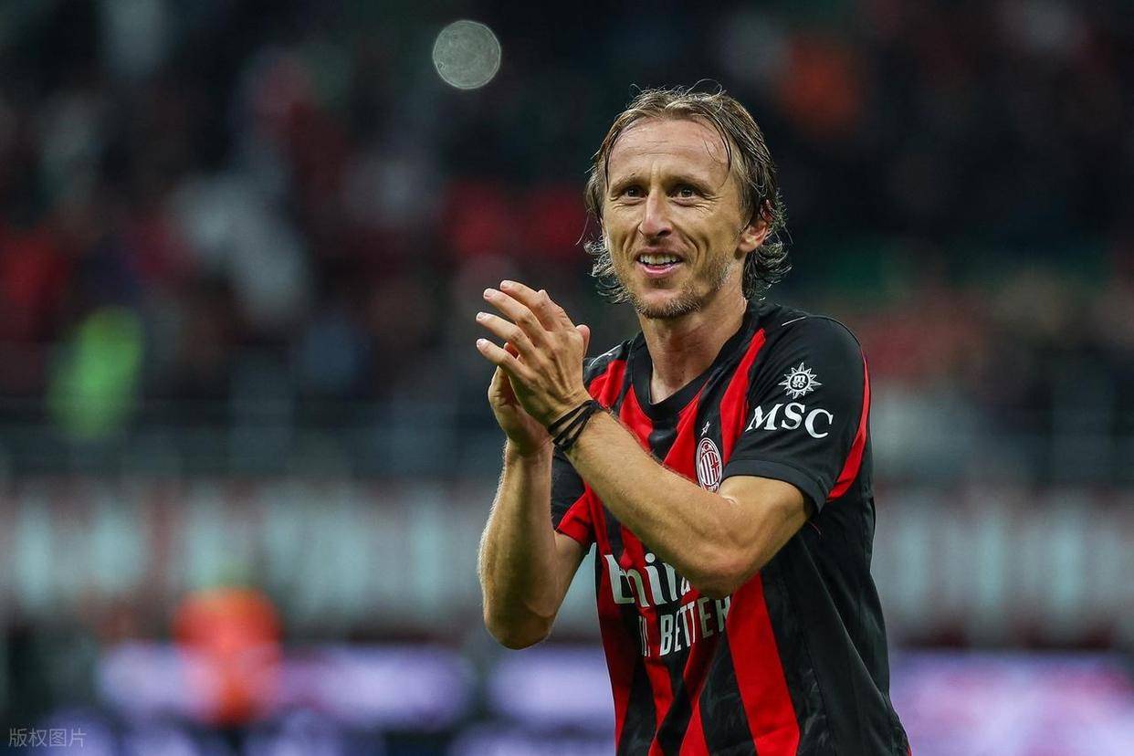 一张合照封神!德布劳内相拥莫德里奇:15次交锋之外的足球浪漫